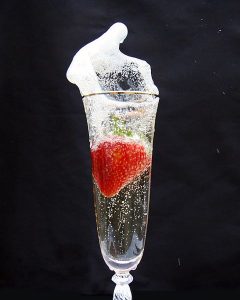 https://commons.wikimedia.org/wiki/File:Strawberry_and_champagne.jpg